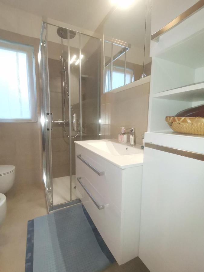 Apartman Hola Novigrad Istria Eksteriør billede
